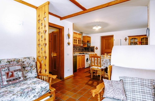 Penia Apartment | Beautiful apartment for 6 people with TV, pets allowed and parking
