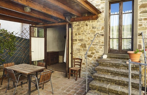 Capolona Apartment | Beautiful apartment for 2 guests with WIFI, pool, TV and pets allowed, close to Arezzo
