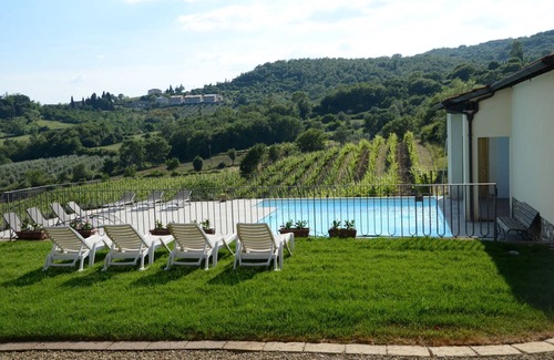 Capolona Apartment | Beautiful apartment for 4 guests with pool, WIFI, TV, patio and pets allowed, close to Arezzo