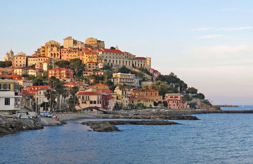 Costa dʼOneglia Apartment | Beautiful apartment for 6 people with WIFI, A/C, TV, patio, pets allowed, panoramic view and par...