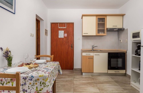 Senj Apartment | Beautiful apartment for 2 people with pool, A/C, WIFI, TV, terrace and pets allowed