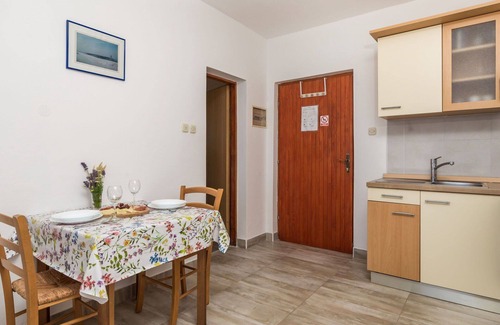Senj Apartment | Beautiful apartment for 2 people with pool, A/C, WIFI, TV, terrace and pets allowed