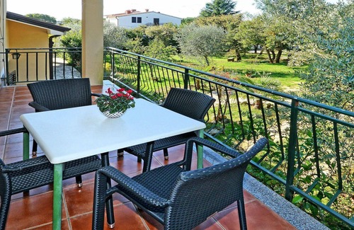 Valica Apartment | Beautiful apartment for 4 guests with WIFI, A/C, pool, TV and balcony