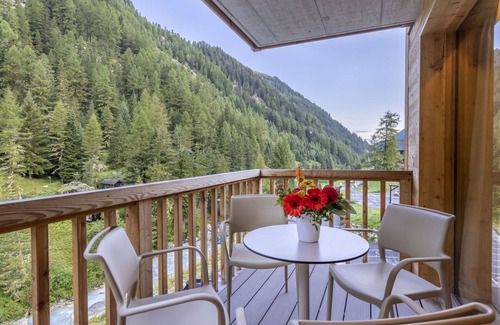 Zinal Apartment | Beautiful apartment for 6 people with WIFI, TV, balcony and pets allowed