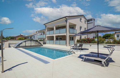 Murine Apartment | Beautiful apartment for 6 guests with A/C, WIFI, pool, TV and terrace