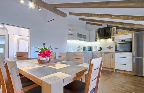 Valica Apartment | Beautiful apartment for 6 guests with WIFI, A/C, private pool, TV and terrace