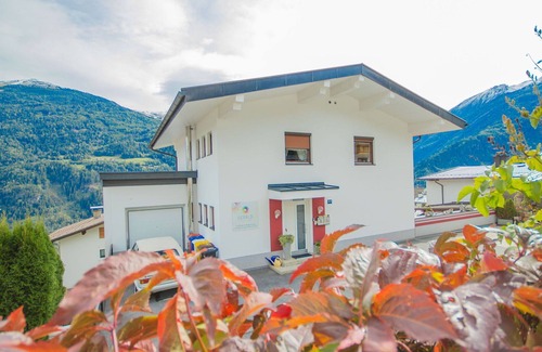 Wenns Apartment | Beautiful apartment for 5 people with WIFI, TV, balcony and parking