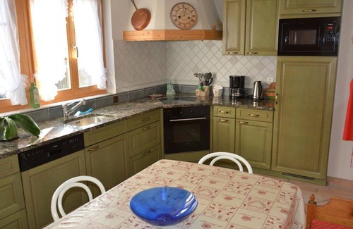 Gstaad Apartment | Beautiful apartment for 4 guests with WIFI, TV, pets allowed and parking