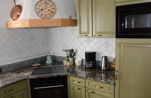 Gstaad Apartment | Beautiful apartment for 4 guests with WIFI, TV, pets allowed and parking