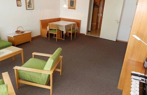 Gstaad Apartment | Beautiful apartment for 2 guests with WIFI, balcony and parking