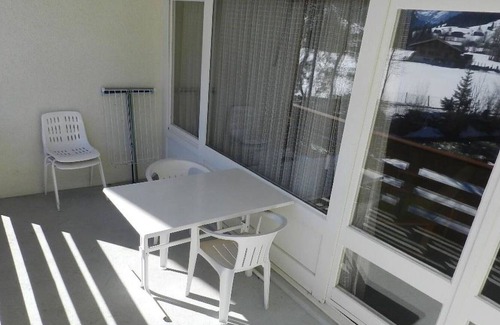 Gstaad Apartment | Beautiful apartment for 2 guests with WIFI, balcony and parking