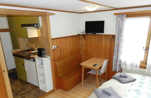 Gstaad Apartment | Beautiful apartment for 2 people with WIFI, balcony and parking