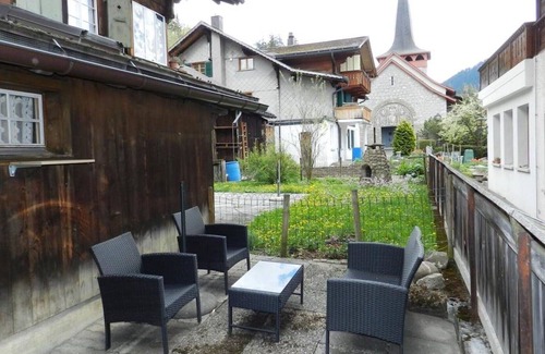 Gstaad Apartment | Beautiful apartment for 2 people with WIFI, balcony and parking