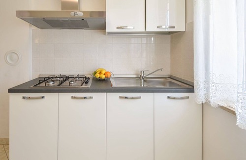 Buzet Apartment | Beautiful apartment for 5 guests with hot tub, A/C, WIFI, TV and terrace