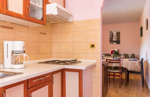 Nova Vas Apartment | Beautiful apartment for 4 guests with WIFI, A/C, pool, TV and terrace