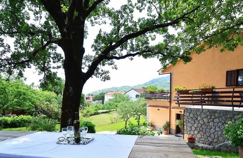 Mihotici Apartment | Beautiful apartment for 5 guests with WIFI, A/C, TV and parking