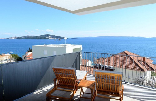 Seget Apartment | Beautiful apartment for 4 guests with WIFI, A/C, pool, TV, terrace and pets allowed