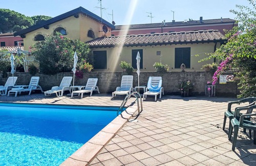 Cecina Apartment | Beautiful apartment for 3 guests with WIFI, A/C, pool, TV, pets allowed and parking