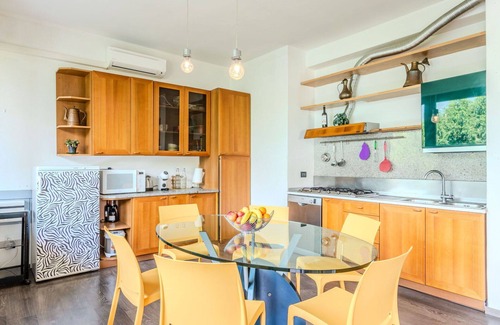 Naggio Apartment | Beautiful apartment for 4 people with WIFI, A/C, TV, balcony and pets allowed
