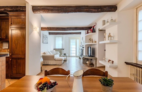 Lecco Apartment | Beautiful apartment for 4 guests with WIFI, TV and terrace