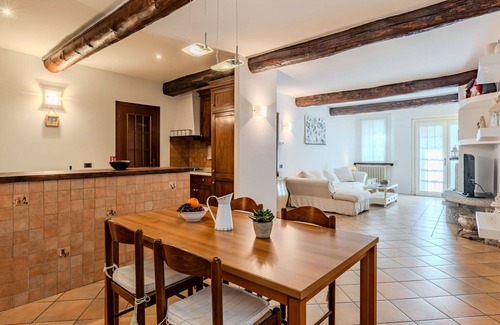 Lecco Apartment | Beautiful apartment for 4 guests with WIFI, TV and terrace