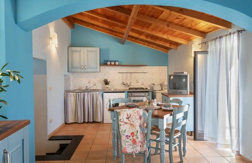 Vasia Apartment | Beautiful apartment for 4 guests with WIFI, TV, balcony, pets allowed and parking