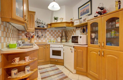 Izola Apartment | Beautiful apartment for 4 guests with WIFI, A/C, TV and patio