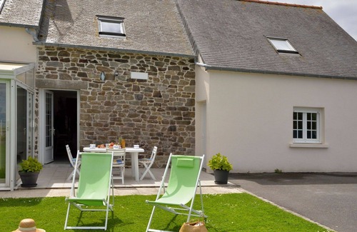 Ille-et-Vilaine Apartment | Beautiful apartment for 4 people with WIFI, TV, terrace and parking