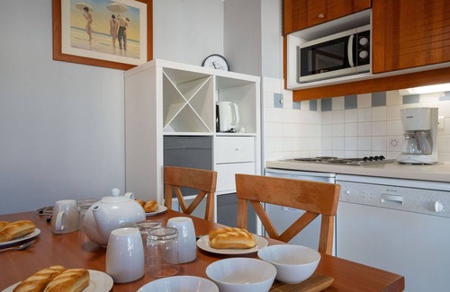 Maubuisson Apartment | Beautiful apartment for 4 people with WIFI, pool, TV, balcony and pets allowed