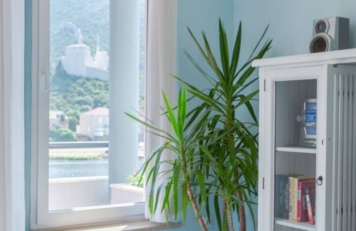 Mali Ston Apartment | Beautiful apartment for 4 guests with A/C, WIFI, hot tub, TV, balcony and parking