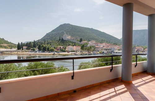 Mali Ston Apartment | Beautiful apartment for 4 guests with A/C, WIFI, hot tub, TV, balcony and parking