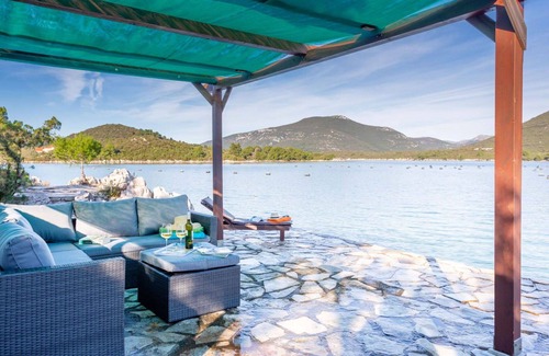 Mali Ston Apartment | Beautiful apartment for 8 people with A/C, WIFI, hot tub, TV, terrace and parking
