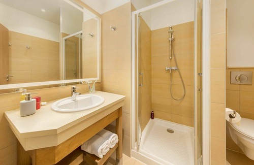 Hattigny House | Beautiful apartment in villa for 8 guests with hot tub, pool, WIFI, TV and terrace