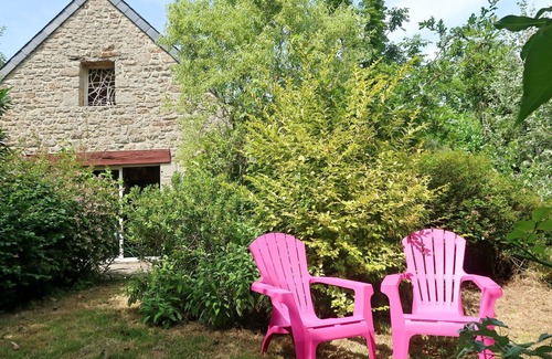 Pont-l'Abbe Villa | Beautiful apartment in villa for 4 people with terrace, pets allowed and parking
