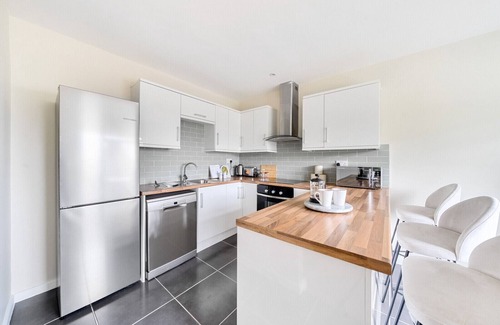 Esher Apartment | Beautiful apartment in Claygate Village