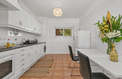 Albardeira Apartment | Beautiful apartment, ideal for couples and small families.
