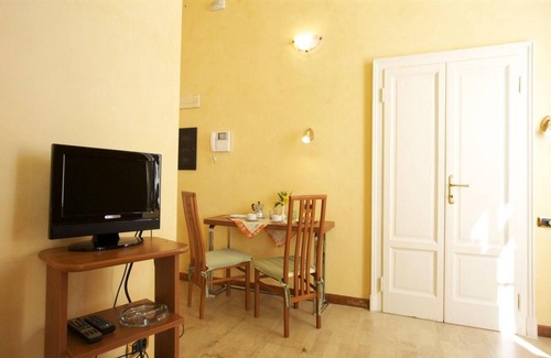Susello Apartment | Beautiful apartment in an art nouveau villa with pool and spacious park