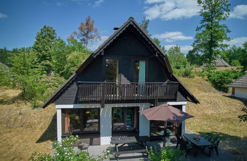 Frankenau House | Beautiful apartment in villa for 6 guests with WIFI, A/C, TV and patio