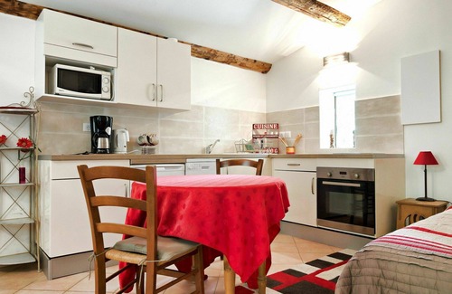 Sigonce Villa | Beautiful apartment in villa for 2 people with A/C, pool, WIFI, TV, patio and pets allowed