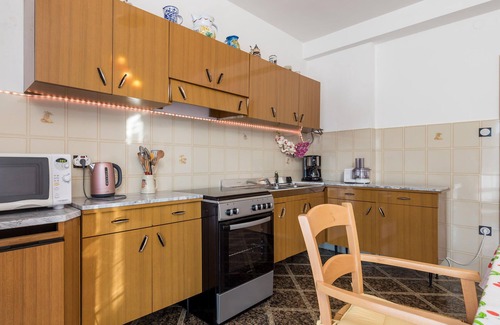 Viskovo Apartment | Beautiful apartment in Viskovo with WiFi
