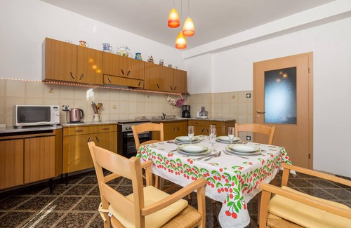 Viskovo Apartment | Beautiful apartment in Viskovo with WiFi