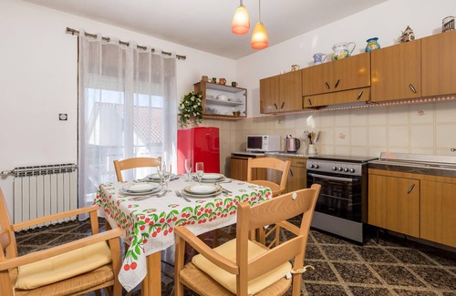 Viskovo Apartment | Beautiful apartment in Viskovo with WiFi