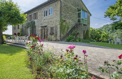 Rufina Villa | Beautiful apartment in villa for 4 guests with pool, WIFI, terrace, pets allowed and parking