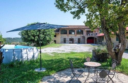 Somano House | Beautiful apartment in villa with WIFI, pool, TV, patio, pets allowed, panoramic view and parking