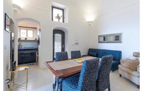 Raito Apartment | Beautiful Apartment In Raito With Wifi