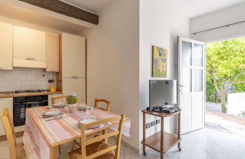 Gazzelli Apartment | Beautiful apartment for 12 people with WIFI, pool, balcony, pets allowed, panoramic view and par.