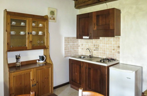 Santo Villa | Beautiful apartment in villa for 4 guests with pool, patio, pets allowed and panoramic view