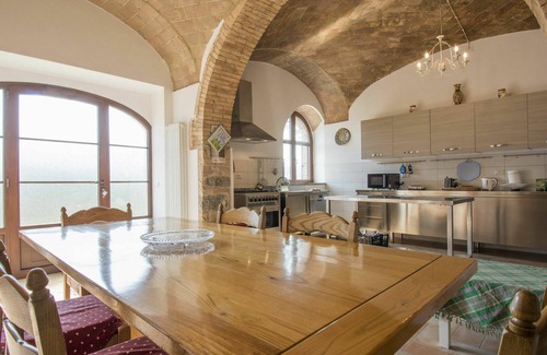 Pomarance Villa | Beautiful apartment in villa for 5 guests with WIFI, TV, patio and pets allowed