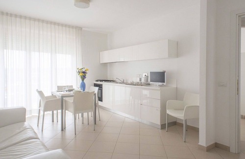 Marina di Vasto Apartment | Beautiful apartment for 4 guests with pool, WIFI, A/C, TV, patio, pets allowed and parking