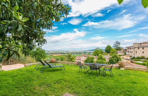 Stigliano Apartment | Beautiful apartment for 4 guests with WIFI, TV, patio, pets allowed and panoramic view